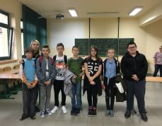 „Nauczanie fizyki przez pokazy doświadczalne”