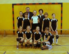 19.11.2010r. Stara Wieś  gminne zawody w mini piłkę siatkową dziewcząt.  1 miejsce