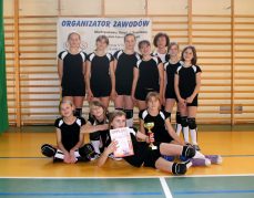 25.11.2010r. Mordarka  Powiatowe zawody w mini piłkę siatkową dziewcząt  1 MIEJSCE !!!