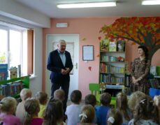 Ogólnopolski Dzień Głośnego Czytania- Przedszkolaki z wizytą w bibliotece.