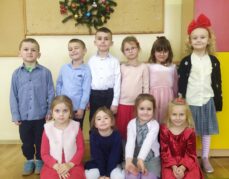 Wigilia szkolna i wspólne kolędowanie.