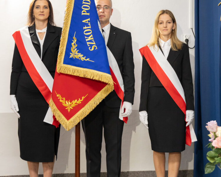 UROCZYSTOŚĆ NADANIA SZTANDARU SZKOLE.