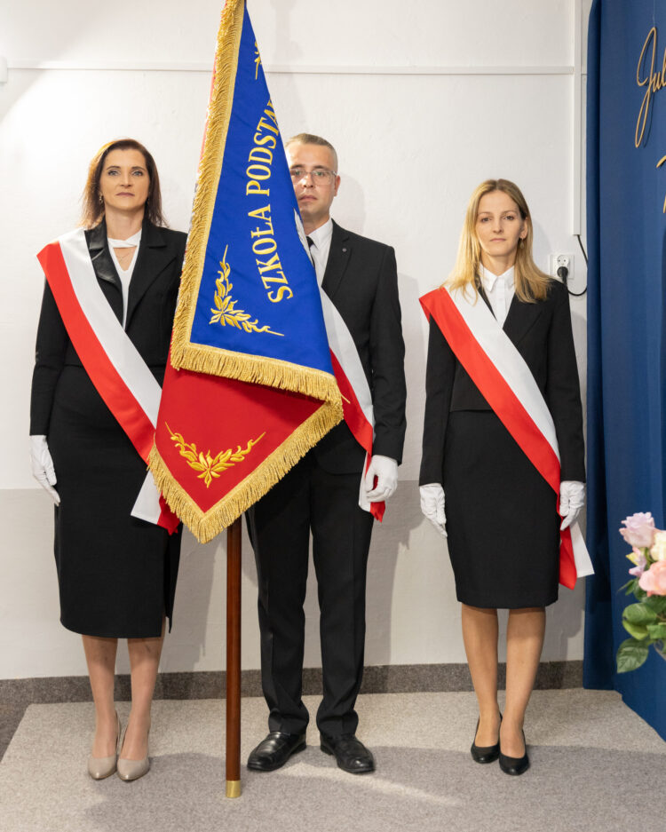UROCZYSTOŚĆ NADANIA SZTANDARU SZKOLE.
