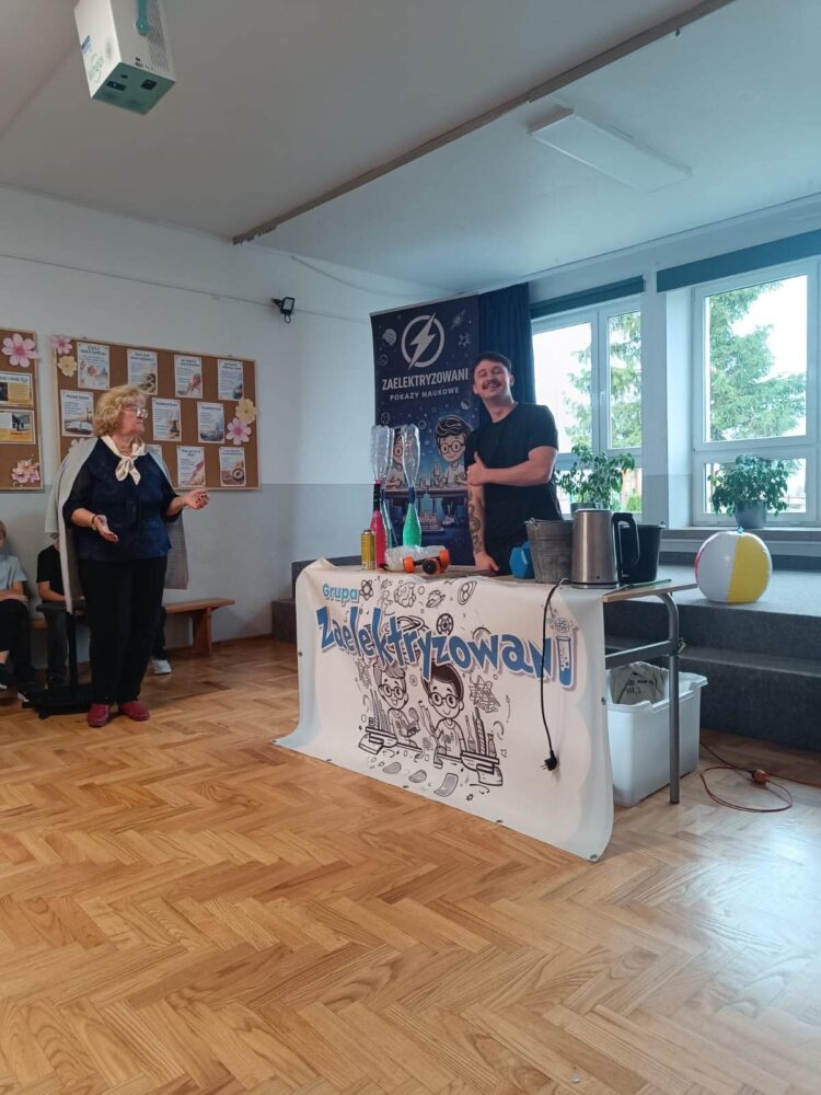 Pokaz fizyczno-chemiczny „Zaelektryzowani”